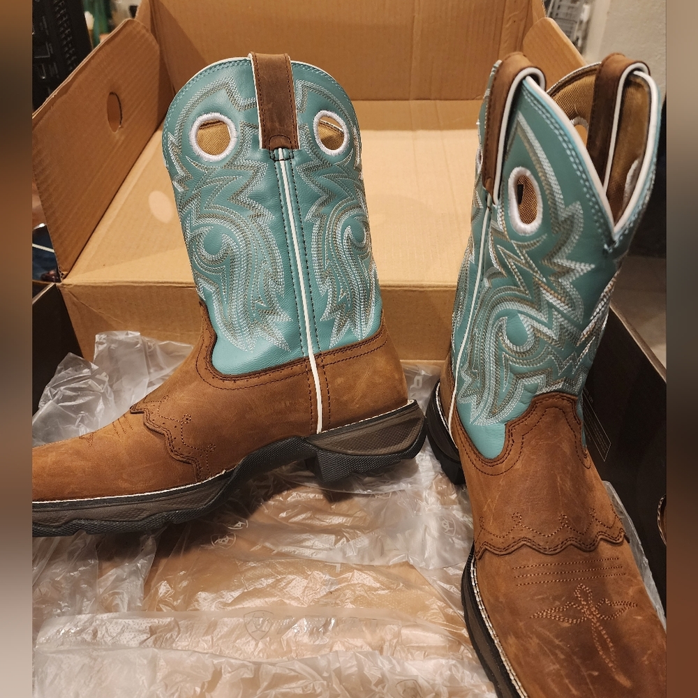 Womens Durango roper boots.